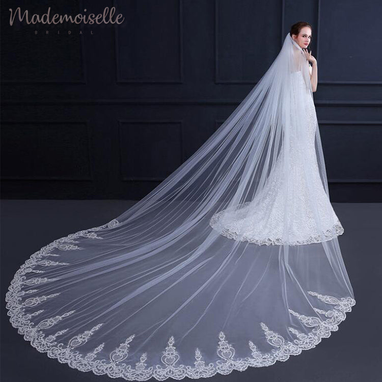 A stunning lace wedding veil with an elegant long train, perfect for a beautiful bridal look.